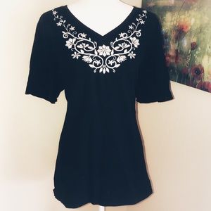 D&co embroidered floral tee black white 2x